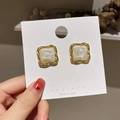 Orecchini a perno quadrati vintage dorati con trama in marmo bianco su cartoncino - Stile con Motivo Marmo Quadrato (11# Ago d'Argento) / Bianco