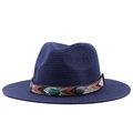 Détail du bandeau ethnique aux perles turquoise sur chapeau de paille bleu marine - Bleu marine