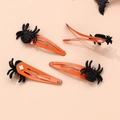Set mit vier orangen Haarspangen mit schwarzen Glitzerspinnen für Halloween-Party-Styling - Spinnen Design Stil