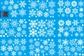 Gedetailleerd patroon van witte sneeuwvlok raamstickers op blauw rugpapier - 20*30cm*9