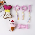 Buntes Haustierspielzeug-Set mit Baumwollseil, Gummiknochen und Plüschsternen auf Weiß - 6-Teiliges Set / Ca. 275g / Rosa Serie