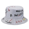 Weißer Fischerhut mit bunten Graffiti-Buchstaben und modernem Street-Fashion-Stil - Weiß