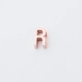 Gepolijste roségouden roestvrijstalen letterkraal met letter R en 1,8 mm gat - Letter R (XKZ007-Roségoud R)