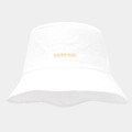 Dettaglio della scritta GOOD DAY e delle cuciture su un cappello a secchiello bianco - Bianco