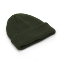Detailansicht der dunkelgrünen Strickmütze mit klassischem Umschlag für den Winter - Armeegrün