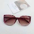 Occhiali da sole oversize con montatura leopardata e lenti sfumate rosa su fondo bianco - Tartarugato Champagne