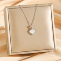 Zilveren waaiervormige ketting met witte parelmoer inleg en sprankelende diamanten - Waaiervormige Parelmoer Stijl-Zilver (8306)