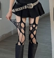 Dettaglio di calze a rete nere stile punk con fori irregolari ed effetto strappato - Taglia unica / Nero