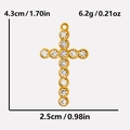 Détail du pendentif croix dorée avec dimensions 4,3cm x 2,5cm et poids 6,2g - Base Or / Zircone Blanc