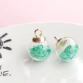 Transparent glass ball pendant with green star sequins and a gold metal loop hook - 1.6x2.2cm / Green