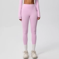 Detailweergave van lila dames yoga set met crop top met lange mouwen en hoge taille - Kersenbloesem Roze