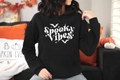 Sweat à capuche noir Halloween Spooky Vibes avec motifs de chauve-souris et citrouilles - S / Noir