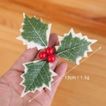 Künstliche Weihnachts-Stechpalmenblätter mit roten Beeren für DIY Kränze und Deko - Rote Beere Stechpalmenblatt (13cm)