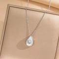 Elegante collar de gota de plata con colgante de circón de corazón en joyero - Corazón gota de agua / Color Acero