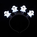 Dettaglio di quattro fantasmi bianchi luminosi su un cerchietto nero per Halloween - Cerchietto Fantasma