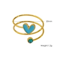 Dettaglio anello a spirale dorato 20mm con cuore in smalto blu e zircone verde - Celeste