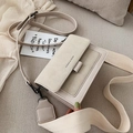 Elegante borsa a tracolla beige e avena con tracolla larga e trama in pelle liscia - Bianco