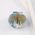 Süße Haarklammer in Muschelform aus blau-weißem Harz mit eleganten Goldlinien - Blau-Weißer Marmor