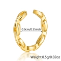Dettaglio orecchini a catena dorati con diametro interno 0,9 cm e peso leggero di 0,5 g - Stile a Catena / Oro