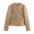 Detail der Tweed-Stoffstruktur und Metallknöpfe an der goldbraunen Kurzjacke - S / Oberteile / Khaki