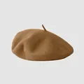 Elegant camel wool beret hat for women featuring a minimalist French artist style design - M (56-58cm) / Khaki