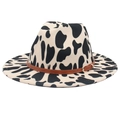 Chapeau fedora élégant à motif vache avec large bord et boucle de ceinture en cuir - M (56-58cm) / Vache Noire et Blanche