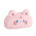 Vue détaillée de la trousse chat en peluche rose avec broderies et oreilles en 3D - Style Chat Rose