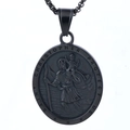 Colgante ovalado de San Cristóbal en acero inoxidable negro con relieve religioso - San Cristóbal Negro (A0608) / Solo Colgante
