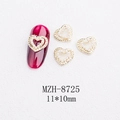 Détail macro de breloques ongles cœur 11x10mm avec bords dorés et perles - Style de Coeur en Or Avec Perle Creuse(8725)