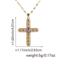 Pendentif croix en or avec pierres de zircon violettes et mesures de dimensions détaillées - Style M / Pendentif + Chaîne à Lèvres