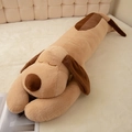 Long coussin chien en peluche douce beige et marron avec yeux endormis brodés - Marron / 100cm (0,7kg)
