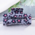 Pinza cuadrada para el pelo en lila claro con diseño de flores negras y centro rosa - Gris Púrpura Floral