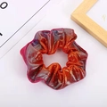 Details des orange-violetten Farbverlaufs-Haargummis aus metallischem Netzgewebe - Rot Orange Verlauf
