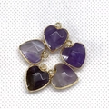 Five heart-shaped natural stone pendants in purple tones with golden metal edges - 15x18mm / Purple Crystal