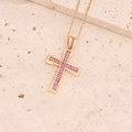Collana con pendente a croce in oro 18 carati con pietre preziose rosa su pietra beige - Rosa Rosso