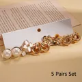 Juego de 5 pares de pendientes vintage de flores y perlas en tarjeta blanca - Pin de Plata - Dorado (Juego de 10 piezas)