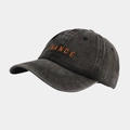 Dettaglio del ricamo arancione sul cappellino da baseball in cotone lavato antracite - M (56-58cm) / Nero