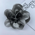 Elegante spilla a fiore 3D in raso grigio da 14cm e fermaglio per capelli per abiti - Grigio