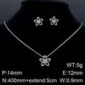 Elegante conjunto de joyas de flores de acero inoxidable con collar y pendientes en plata - Color Acero (KS128900-KFC)