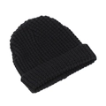 Detailaufnahme der groben Rippstruktur und des breiten Umschlags der schwarzen Strickmütze - Schwarz