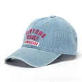 Gros plan sur la broderie New York sur casquette de baseball en jean bleu clair - Taille unique / Bleu clair