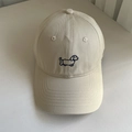 Gros plan de la broderie de teckel sur une casquette de baseball en coton beige - M (56-58cm) / Kaki