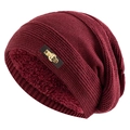 Primer plano del gorro de punto granate con forro de felpa y detalle de parche de cuero - Burdeos