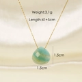 Ciondolo a goccia in pietra naturale verde chiaro con sottile catena d'oro su seta - 1.5cmx1.5cm / Amazzonite