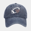 Detalle de gorra de béisbol de algodón lavado azul marino con bordado de rugby y corazón - Ajustable / Azul marino