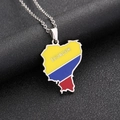 Collar de corazón mapa de Ecuador en acero inoxidable con esmalte tricolor sobre cuero negro - Color Acero