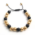 Verstellbares Armband mit kontrastierenden vergoldeten Metall- und schwarzen Glanzperlen - Schwarz Gold 10mm