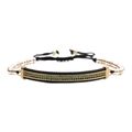 Détail macro du bracelet perlé ajustable avec barre en métal noir sertie de cristaux verts - Bracelet Réglable Or et Zircon Vert