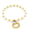 Dettaglio del bracciale di perle con ciondolo occhio greco e anello dorato con zirconi - G5-Occhio Blu Anello