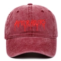 Détail d'une casquette en coton délavé bordeaux avec broderie After Hours style sang - Taille unique / Bordeaux